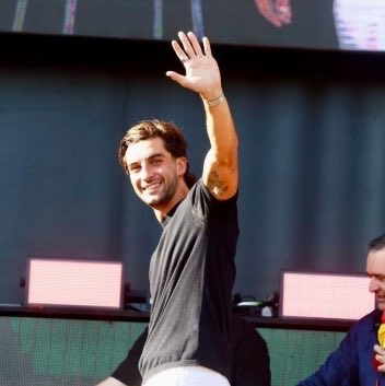 sunshineferri's tweet photo. nunca me cansaré de repetir la gran persona que es, tiene un corazón de oro que no le cabe en el pecho. Ojalá la gente viera todo lo bueno que hace por las personas, el medioambiente y los animales no solo sus errores. Te mereces todo lo bonito del mundo, Ferran Torres García.🤍 https://t.co/Pvn49YK9RS