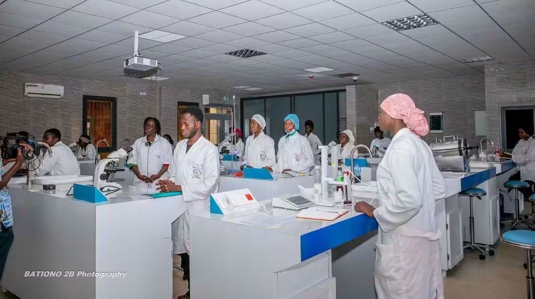 beyondB_DAG's tweet photo. 🇧🇫 The lab inaugurated today as part of the inauguration of the 500-seat lecture hall.

This would be like the 4th University facility inaugurated. 

The candle of  Burkina Faso,  is burning without interruption. https://t.co/wrDRKVKWNu