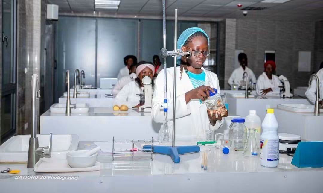 beyondB_DAG's tweet photo. 🇧🇫 The lab inaugurated today as part of the inauguration of the 500-seat lecture hall.

This would be like the 4th University facility inaugurated. 

The candle of  Burkina Faso,  is burning without interruption. https://t.co/wrDRKVKWNu