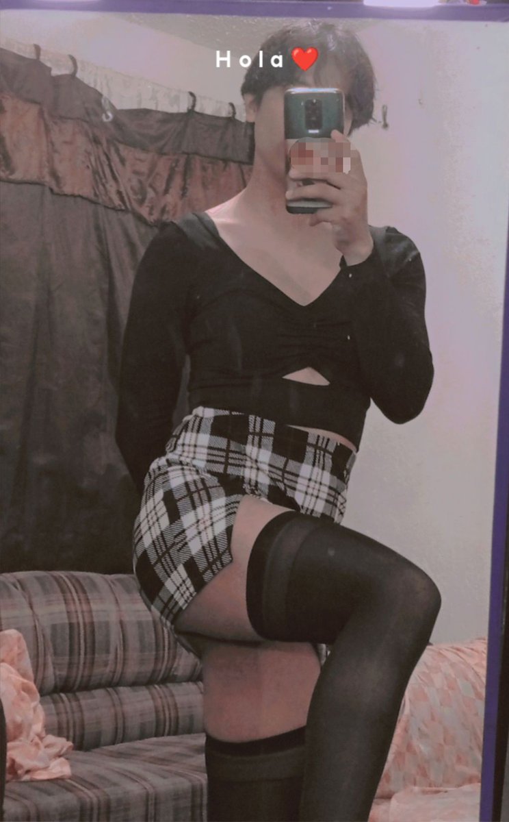 mia_bubblegum's tweet photo. ¡Buenos días les da su femboy favorito! 🔥👄🔥

¿Qué van a hacer en este caluroso lunes? 👀🥵

#femboy #falda #muslos #femboyespañol #sissyespañol #chundai https://t.co/EN4g1WElQZ