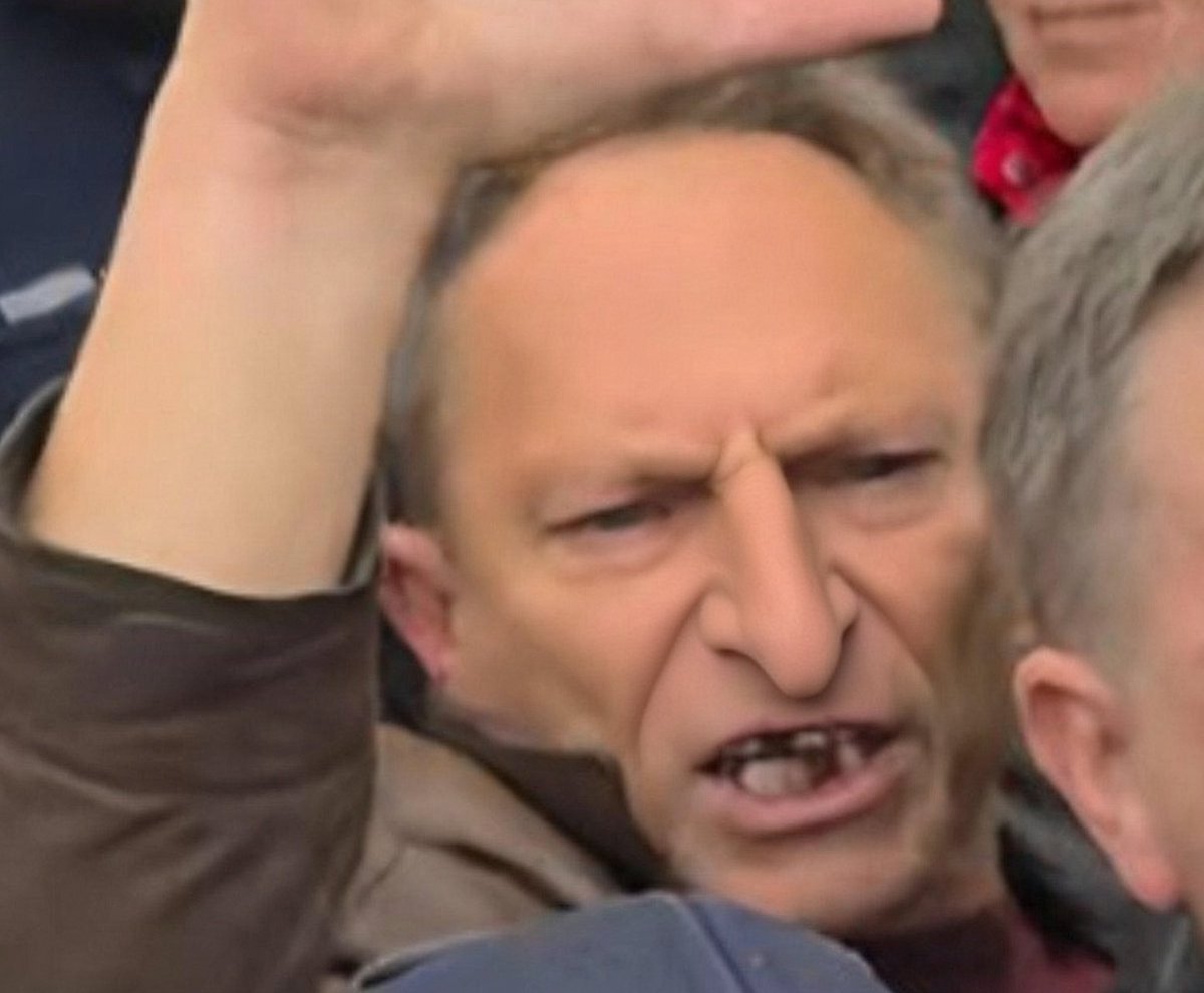 MrAdam81's tweet photo. @ArkadiuszSzczu2 Arek umyłeś dzisiaj zęby? https://t.co/4Pf6SjUXIP