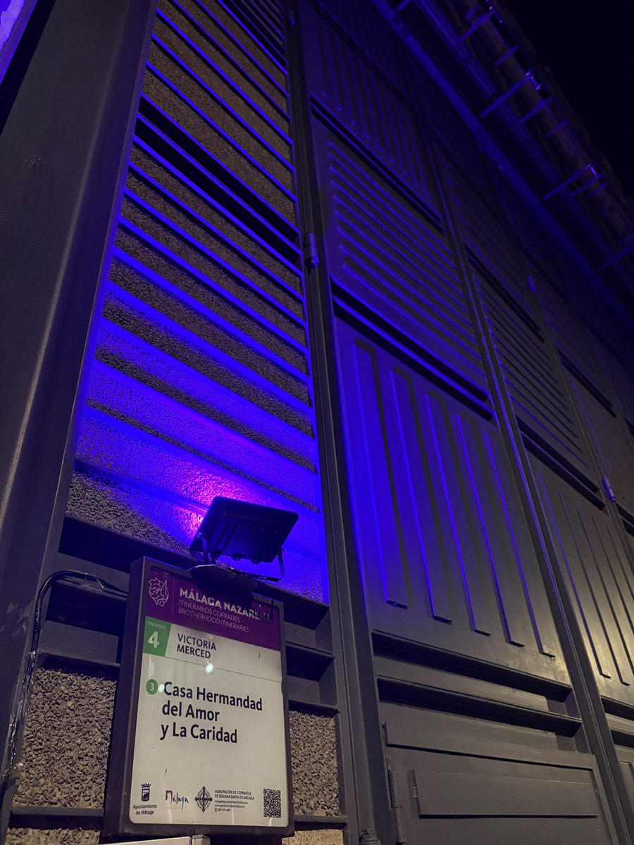 AmoryCaridad's tweet photo. 🫂 Nuestra Cofradía se une a la Asociación Española contra el Cáncer (@ContraCancerMA), y durante este mes de octubre la Casa Hermandad estará iluminada de color rosa con motivo del Día Mundial contra el Cáncer de Mama. 

#CofradíasMLG https://t.co/MVIVrzjIQd