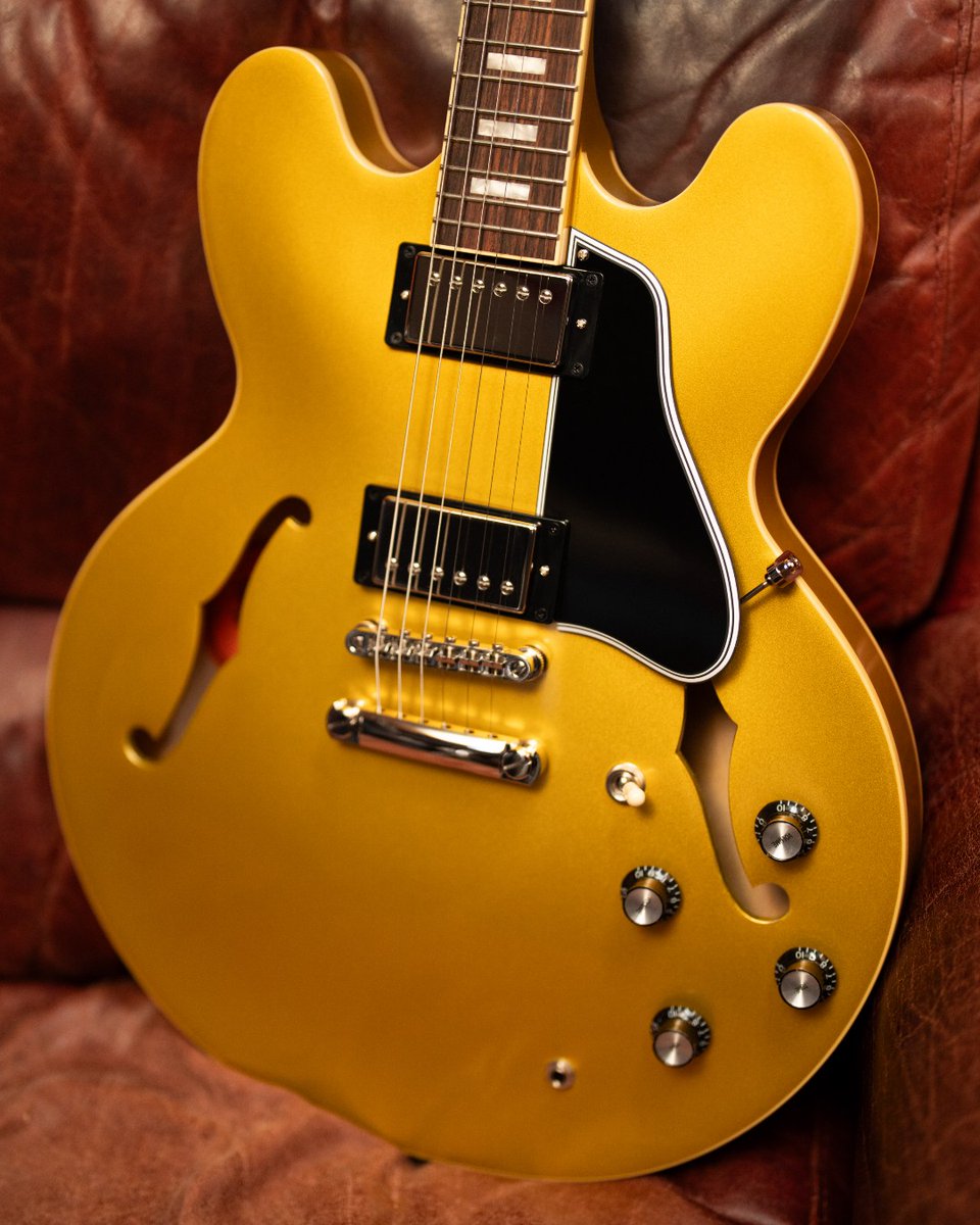 Epiphone's tweet photo. Timeless tone meets modern craftsmanship in this ES-335 exclusive in Double Gold.

Get all the specs at here: https://t.co/InwGzanE5h https://t.co/AIxjTkA0cc