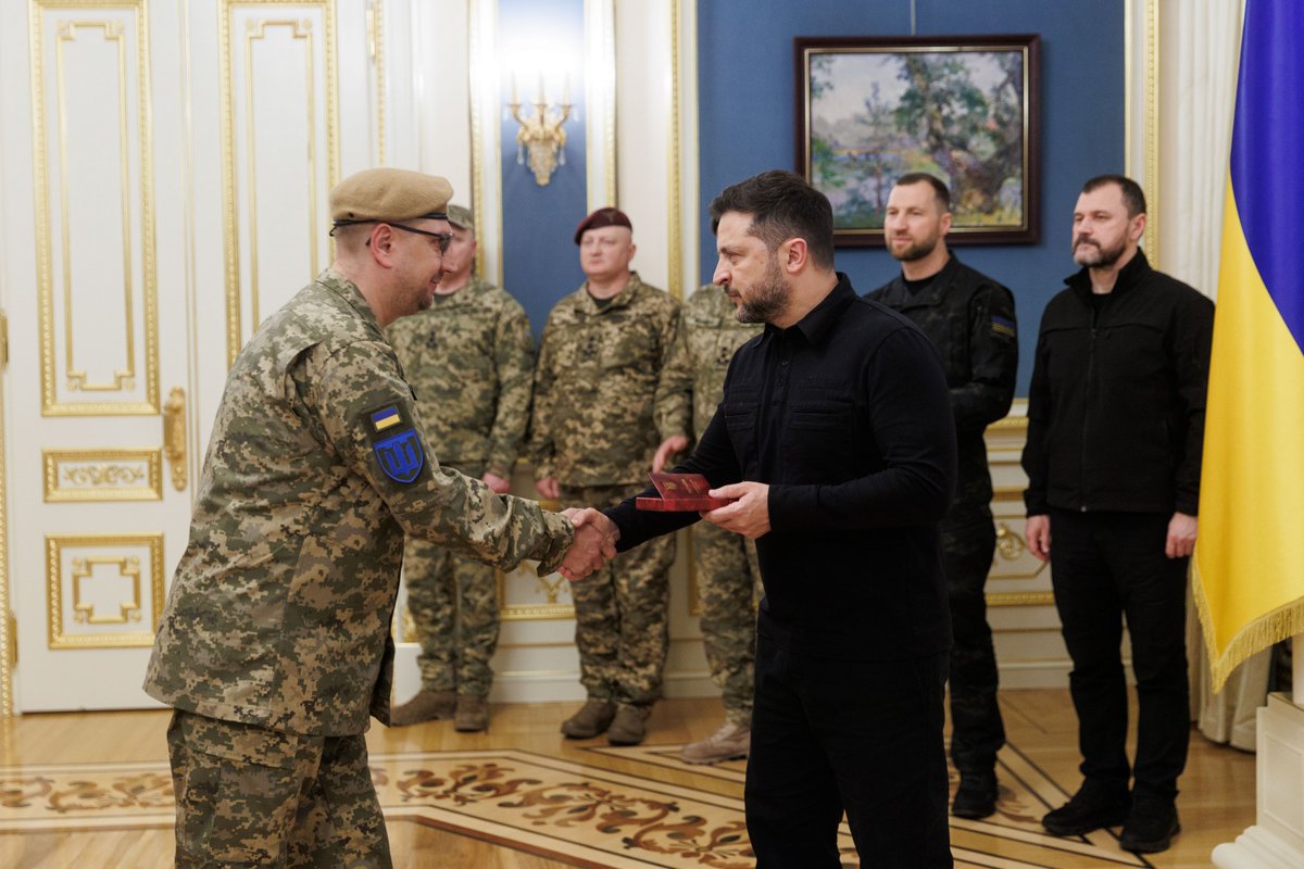 ZelenskyyUa's tweet photo. From the first days of Russia’s full-scale invasion, the warriors of the Territorial Defense Forces stood up to defend Ukraine and protected our cities and communities from the enemy. We remember the contribution each and every one of you made to ensure that Ukraine withstood then. We thank everyone who continues fighting for this today together with all our Defense Forces of Ukraine.

The courage and strength of our people defend Ukraine and our independence every day across different sectors of the front. I thanked the warriors for their service and presented them with state awards. Glory to Ukraine!