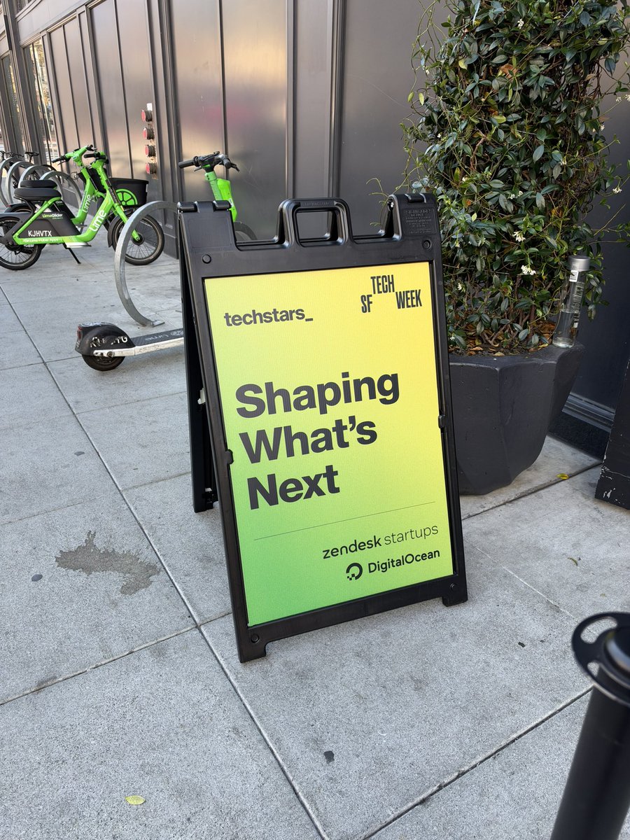 Shelly_Wsource's tweet photo. Next up Shaping what's next with @Zendesk &amp; @digitalocean &amp; @Techstars https://t.co/Z65Qn6SrbO