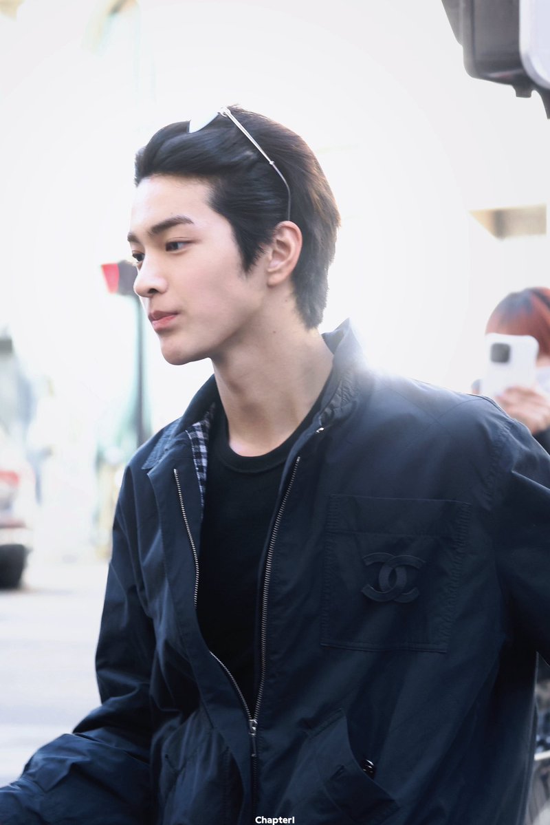 wonykh's tweet photo. @Kkhwy0831 @CHANEL @cortis_bighit KEONHO looks effortlessly luxurious in CHANEL with his striking visual proportions

KEONHO AT CHANEL PFW

#KEONHOxCHANELSS27
#CHANELSpringSummer
#KEONHO @CHANEL @cortis_bighit https://t.co/XYt0uelrxd