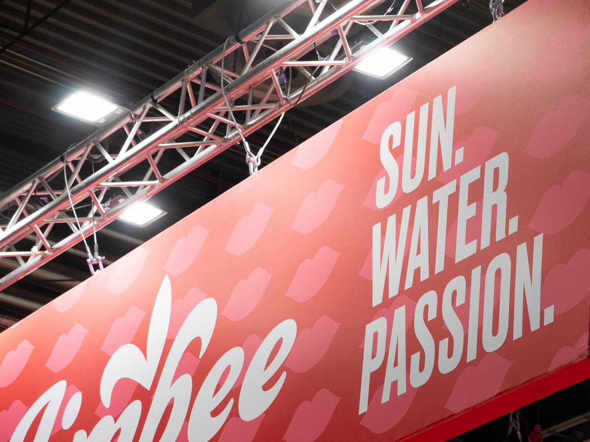 Jimbee_oficial's tweet photo. Los detalles cuentan… y aquí ya está todo listo. 💋

Pero… ¿cómo será nuestro stand este año? 👀🍈
Mañana lo descubrimos juntos.

Mañana abrimos las puertas de @FruitAttraction ¿Nos vemos allí? 🍈❤️

📅 6–8 octubre
📍 IFEMA · Stand 7C01

#Jimbee #FruitAttraction #IFEMA https://t.co/yvZpfrg5i1