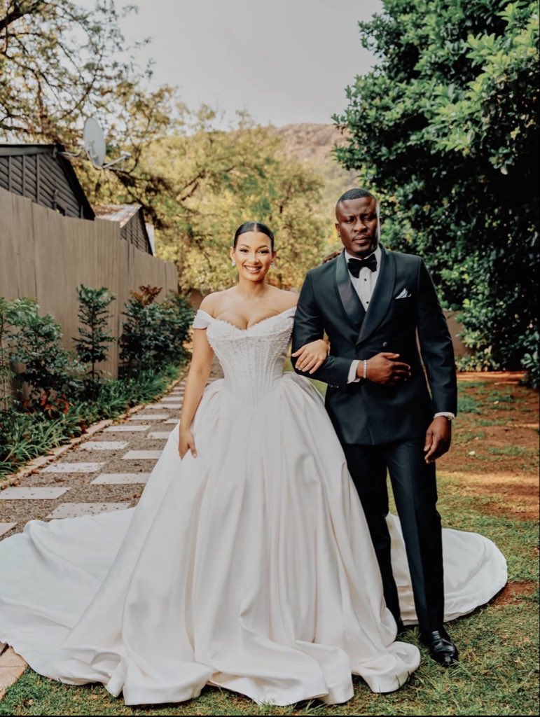 KevineUmurerw4's tweet photo. I want a different groom for my girl, this one is too serious yet my girl is soft and delicate 🙂‍↔️😔 https://t.co/8tsgOG51zb