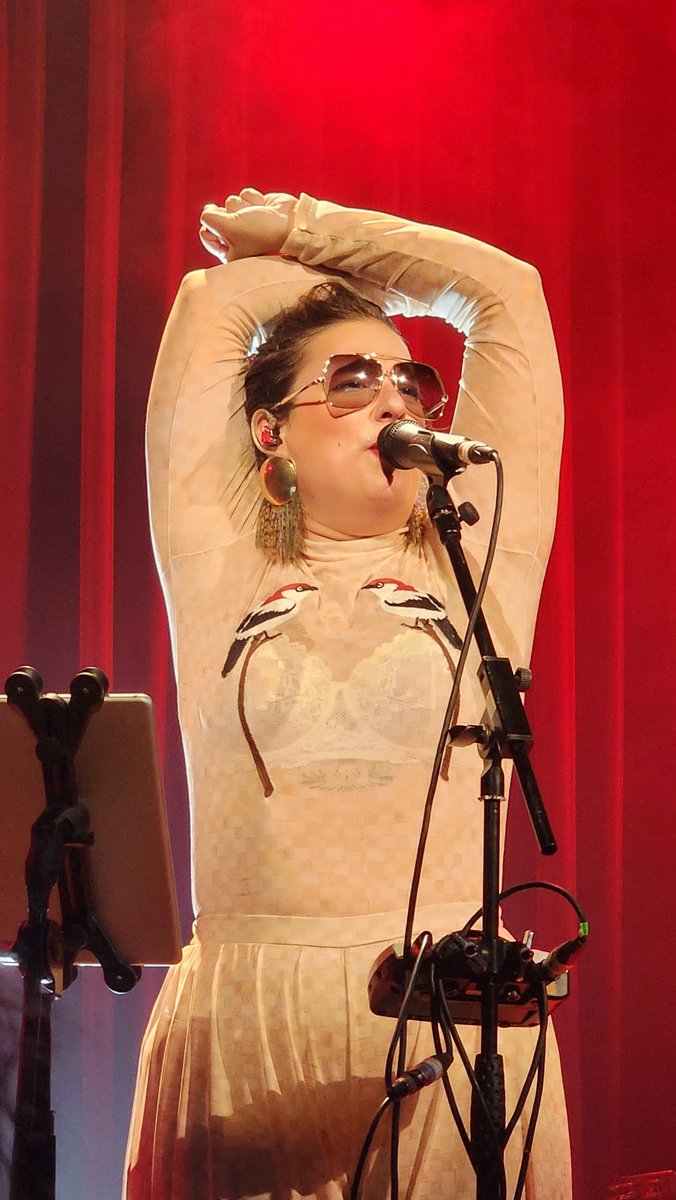 maahmusic's tweet photo. Já estou com saudades do show da @alicecaymmi no palco da @casanaturamus . Foi muito especial 🧡🎧💐 https://t.co/Uofx2H8NE7