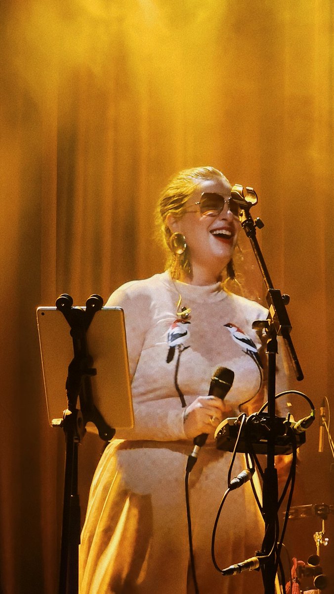 maahmusic's tweet photo. Já estou com saudades do show da @alicecaymmi no palco da @casanaturamus . Foi muito especial 🧡🎧💐 https://t.co/Uofx2H8NE7
