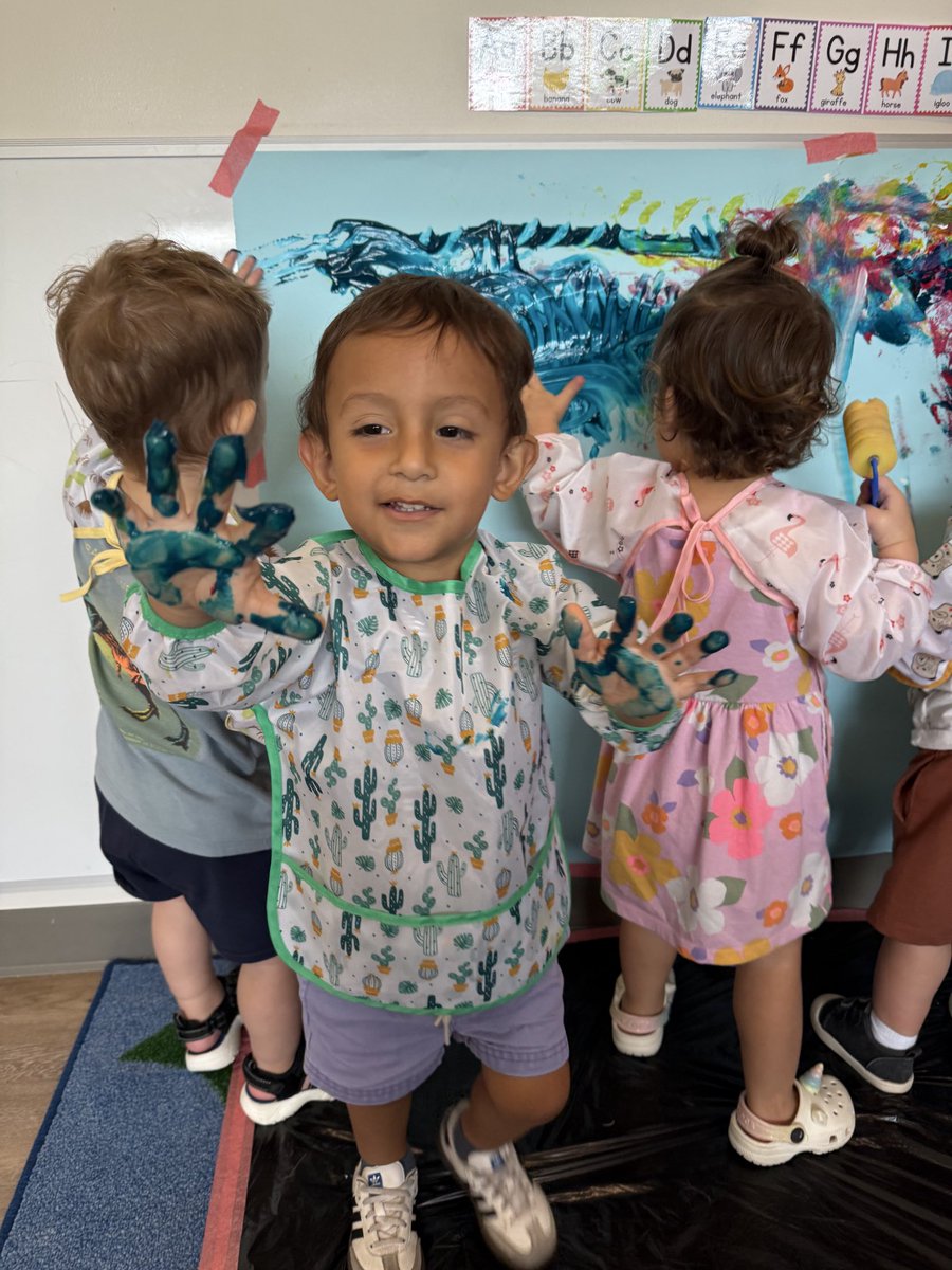 StephanieRISDLM's tweet photo. Little Mustangs Toddlers enjoy sensory play! Every new experience, new texture, new word, helps build neural connections for brain development. It’s not just “play”!!! #RISDDreamBig #RISDecs #RISDTnL  #RISDcla @IamBranum @katyphinney @JWhiteRISD @kristinleeper9 https://t.co/mHyzXsww4C