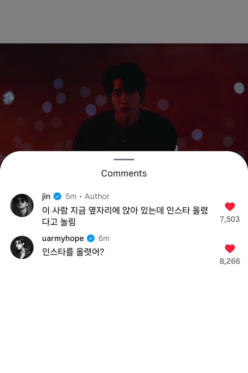 HobiCasa's tweet photo. 2Seok sitting beside each other and having fun on Instagram🤣 

​jin:   ​"This person is sitting right next to me right now and teasing me saying I posted on Instagram"  

​uarmyhope:  
​"You posted on Instagram?"

* translation via Google only https://t.co/SHCqcTjXTn