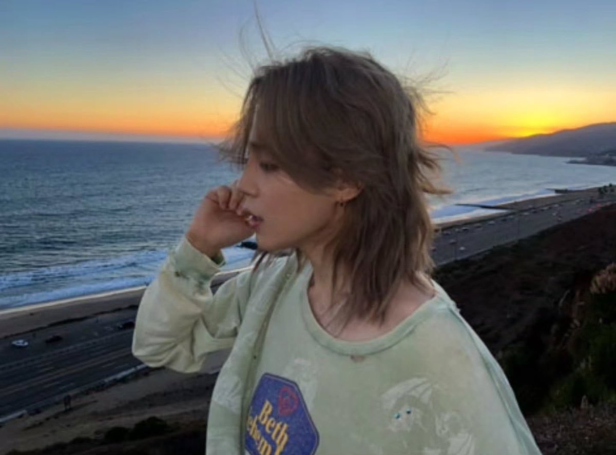 acekoomi's tweet photo. THE MOST BEAUTIFUL HUMAN 😭😭 https://t.co/zcNhvo8cfu