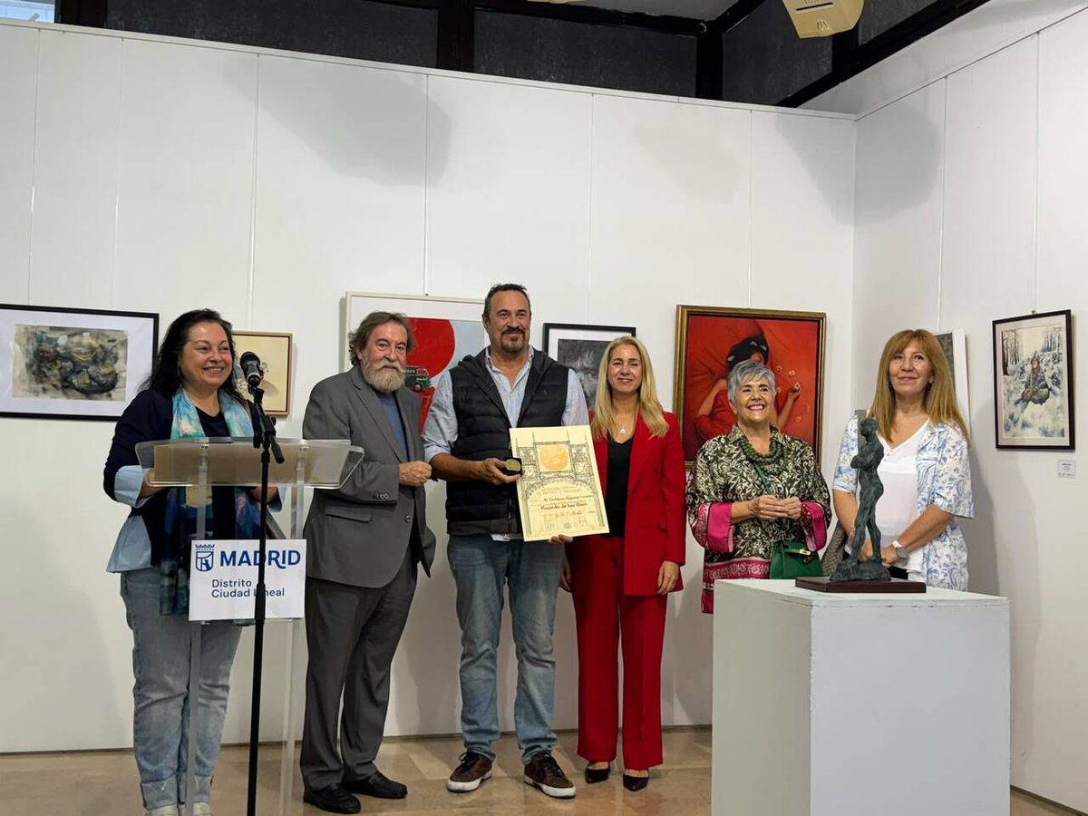 JMDCiudadLineal's tweet photo. 🎨 ¡Llega a #CiudadLineal el 45º Certamen de Pequeño Formato!

🖼️ La exposición con 55 obras de pintura y escultura puede visitarse hasta el 29 de octubre en el Centro Cultural Príncipe de Asturias

La concejala @MalvarezNadia ha inaugurado la muestra 

https://t.co/Mhmhgu5jAj https://t.co/gAHYwZTS4w