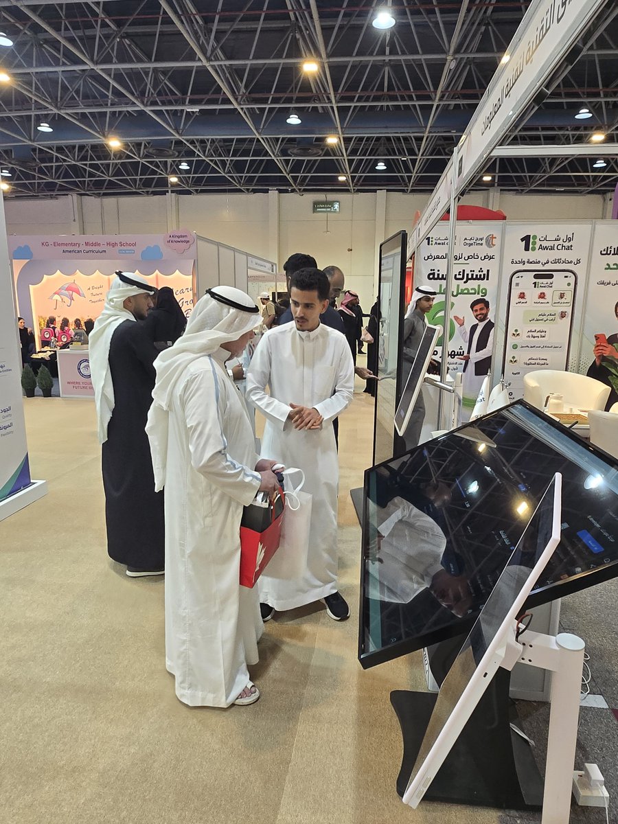 technofriend12's tweet photo. سعدنا بكل من زار جناحنا اليوم وننتظركم غدًا للتعرّف على حلولنا وتجربتها عن قرب 💚 📍 مركز جدة للمعارض والفعاليات 📅 مستمرون حتى ٧ أكتوبر #معرض_الشرق_الأوسط_للتعليم_والتدريب
#صديق_التقنية 
#أول_شات 
#أورج_تايم https://t.co/80CZ7vgdK6