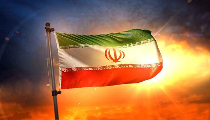 Noora7kl's tweet photo. همون آدم،
 همون حرفها، 
یه آدرس تازه.

قبلاً هم اینجا بودم؛
 این‌بار از پنجره‌ی دیگه‌ای اومدم.😎

توییت اولِ فصل جدید . .  .🍂🍁 https://t.co/oAknZy5VRF