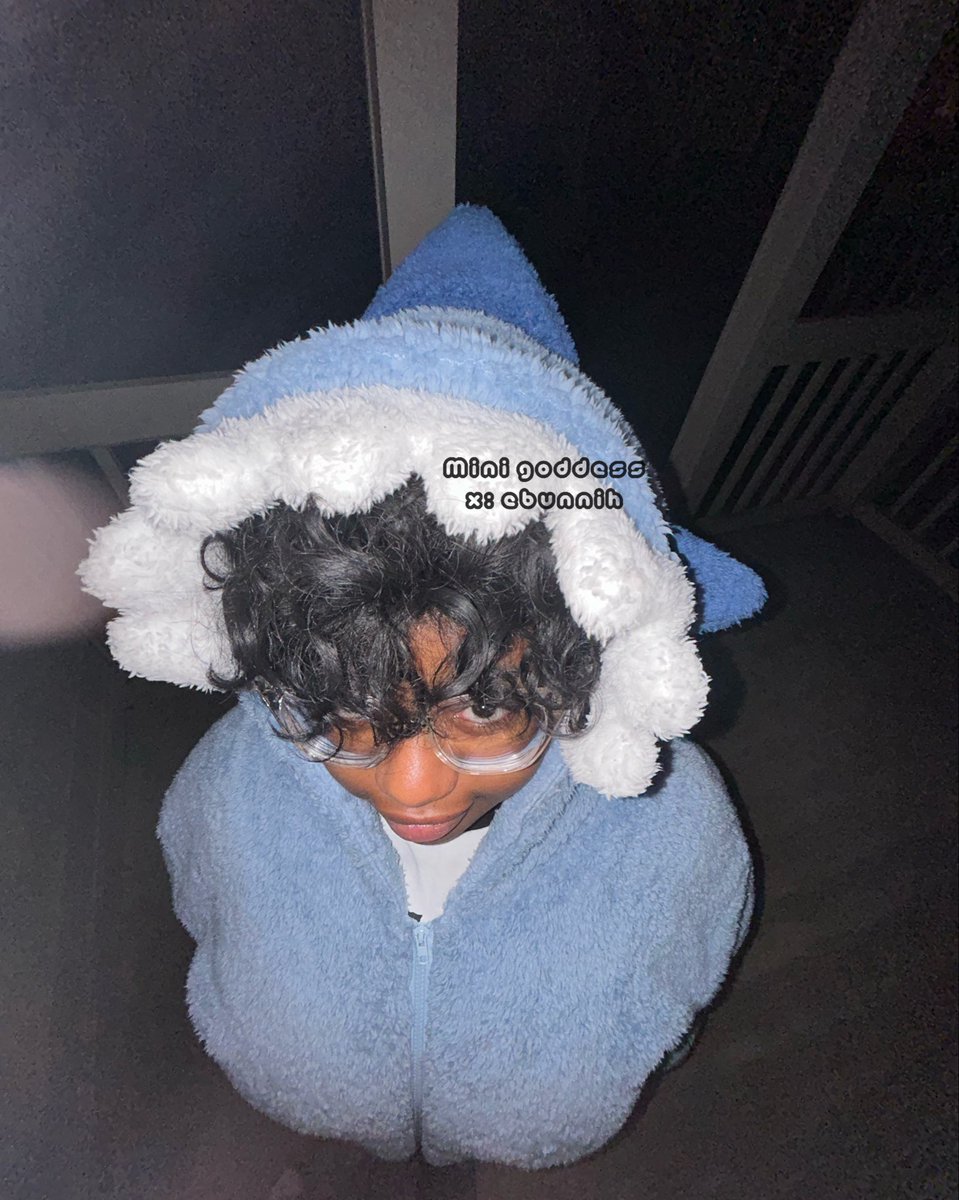 EbunniH's tweet photo. Could you just… ummm.. give me all of your money? Thank you.✨🫶🏾

(Sorry but this shark onesie is literally my favorite. 🧍🏾‍♀️) https://t.co/66i3l75VRq