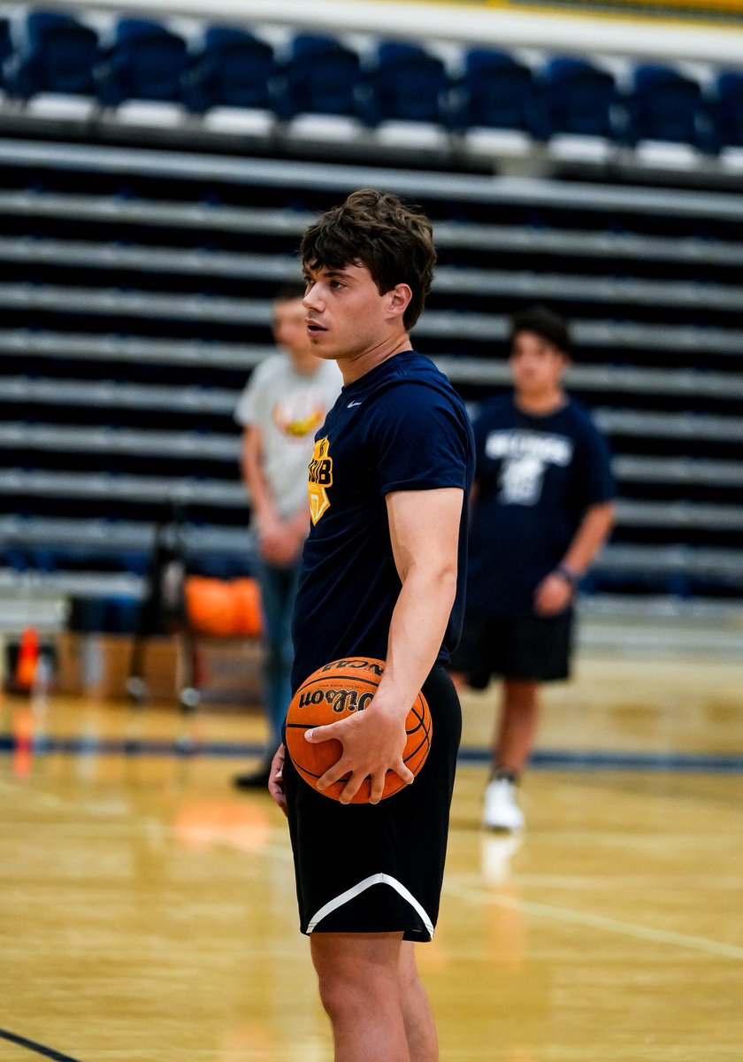 MSUBMBB's tweet photo. 𝓕𝓲𝓻𝓼𝓽 𝓛𝓸𝓸𝓴👀

First look at Jefferson Neary as a Yellowjacket!

#MSUBSPORTS | #MSUBMBB | #DRC https://t.co/vCz5nPpOk3