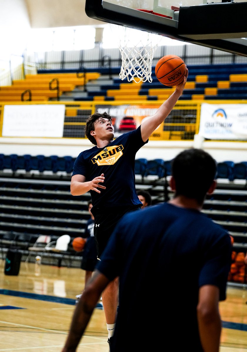 MSUBMBB's tweet photo. 𝓕𝓲𝓻𝓼𝓽 𝓛𝓸𝓸𝓴👀

First look at Jefferson Neary as a Yellowjacket!

#MSUBSPORTS | #MSUBMBB | #DRC https://t.co/vCz5nPpOk3