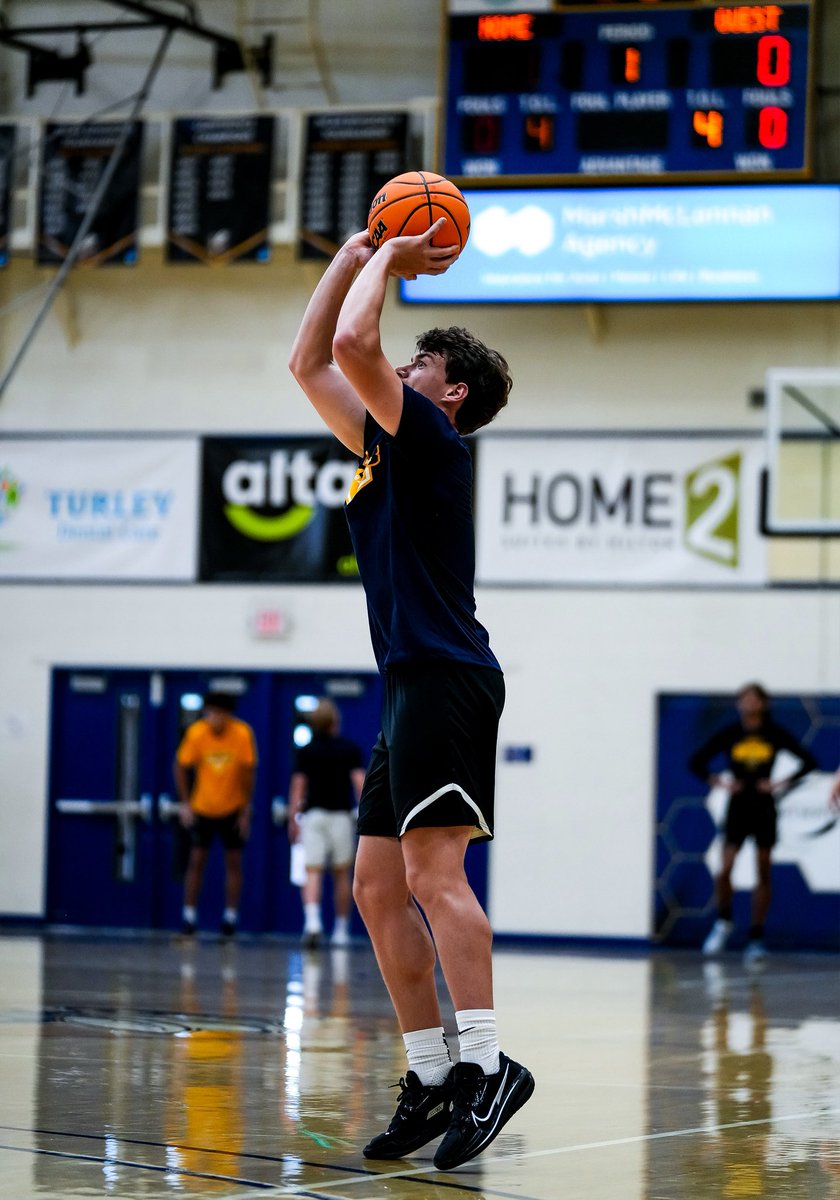 MSUBMBB's tweet photo. 𝓕𝓲𝓻𝓼𝓽 𝓛𝓸𝓸𝓴👀

First look at Jefferson Neary as a Yellowjacket!

#MSUBSPORTS | #MSUBMBB | #DRC https://t.co/vCz5nPpOk3