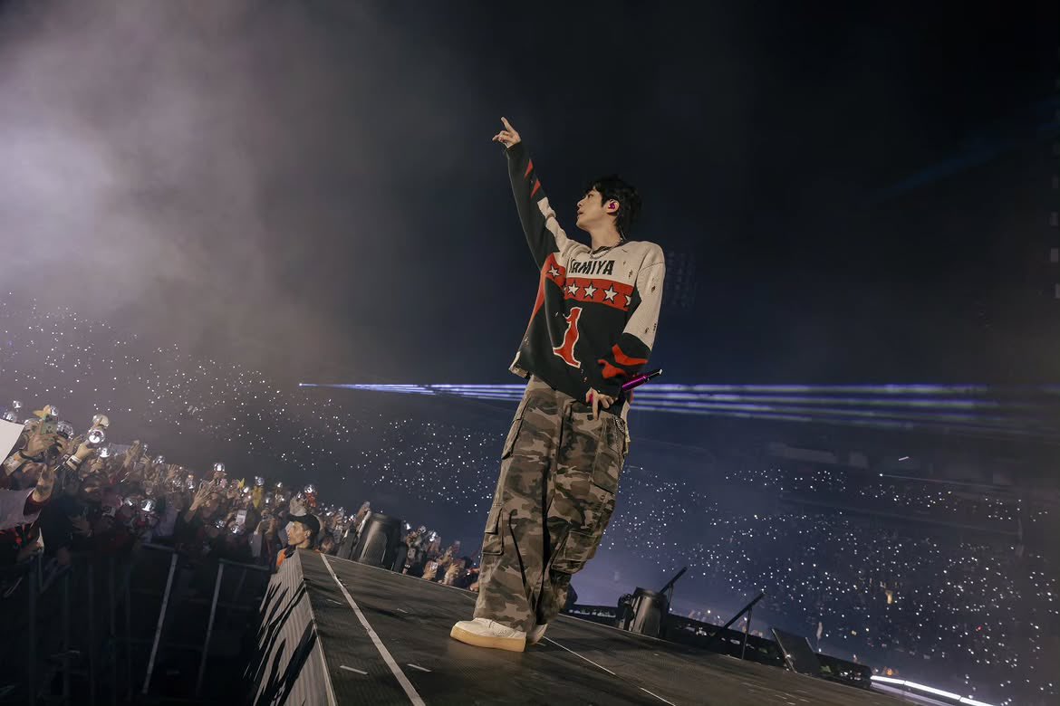 _BTSMoments's tweet photo. [📸 Instagram Post — #Jin] (1/2)

(https://t.co/Go4PGALuZK) https://t.co/lNyb5cIwB7