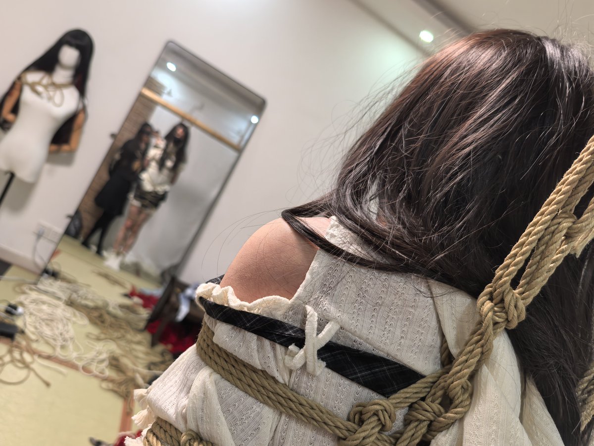 VoyagerLuna's tweet photo. 记录第一次挨捆，挨捆好爽🥰
感谢 绳&amp;摄 @Yoghri
          活动&amp;场地 @Dirty_Deed_ https://t.co/FXZx8p6jB4