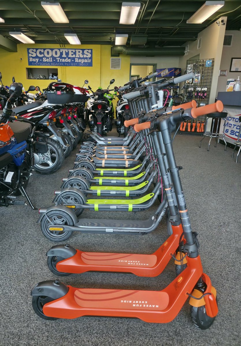 OnlyAtMidtown's tweet photo. The Navee NT5 Max. 1,900 watts of peak power and speeds up to 31 MPH! With a range of just under 55 miles it turns any stretch of pavement into the best part of your day. 2 year parts warranty and Midtown will include 6 months of labor to get you rolling with ease. Open 7 Days! https://t.co/DJP0BZkmuQ