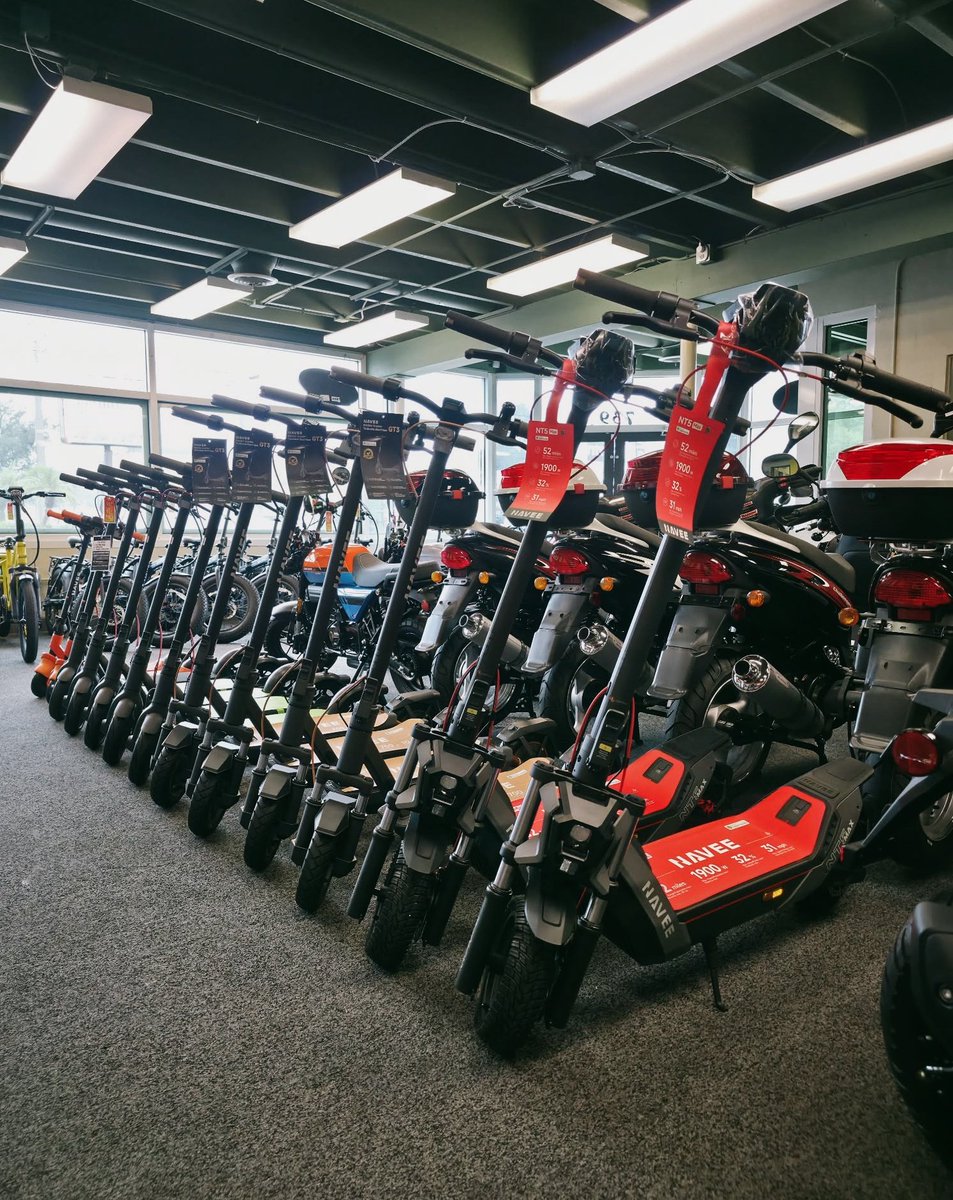 OnlyAtMidtown's tweet photo. The Navee NT5 Max. 1,900 watts of peak power and speeds up to 31 MPH! With a range of just under 55 miles it turns any stretch of pavement into the best part of your day. 2 year parts warranty and Midtown will include 6 months of labor to get you rolling with ease. Open 7 Days! https://t.co/DJP0BZkmuQ
