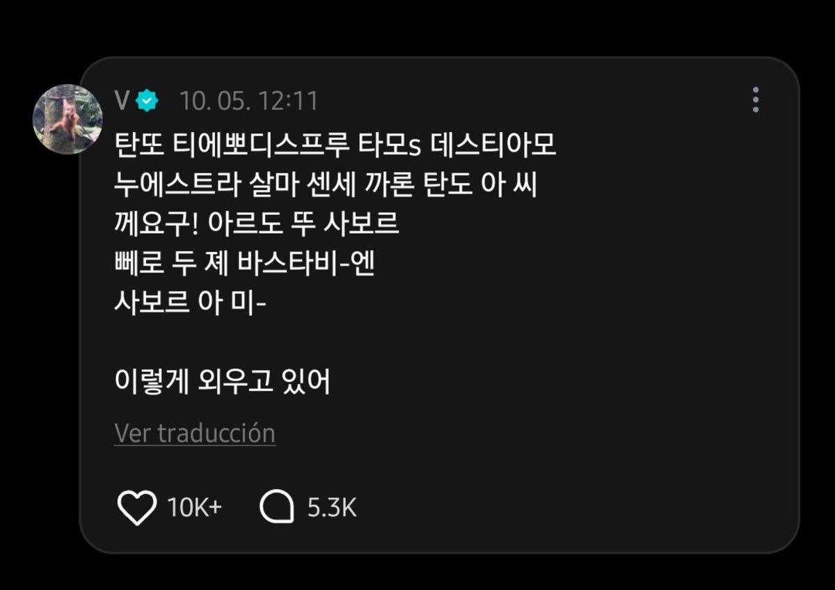 BoraMexico's tweet photo. 💬 Comentario de Taehyung en el post de ARMY en Weverse: 

💜: El nivel de español de Taehyung es tan sorprendentemente bueno que hasta da miedo. Si sigue así tan solo un año más, seguro que podrá dominar el español fácilmente.
Escuchar a Taehyung hablar en mi lengua materna me hace sentir tan inmensamente feliz y conmovida. En el pasado, jamás imaginé que llegaría un día en el que Taehyung se comunicara con tanta fluidez en español con ARMY. De verdad nunca pensé que algo así pudiera pasar.
Yo también tendré que estudiar coreano con muchas ganas. Taehyung-ah, ¡te morado! 💜💜💜💜  
​#to_v  

​🐻: Tanto tiempo disfrutamos de este amor
nuestras almas se acercaron tanto así
que yo guardo tu sabor
pero tú llevas también
sabor a mí~  
​Así es como me lo estoy aprendiendo de memoria  

🔗: https://t.co/KgrgE68sgV