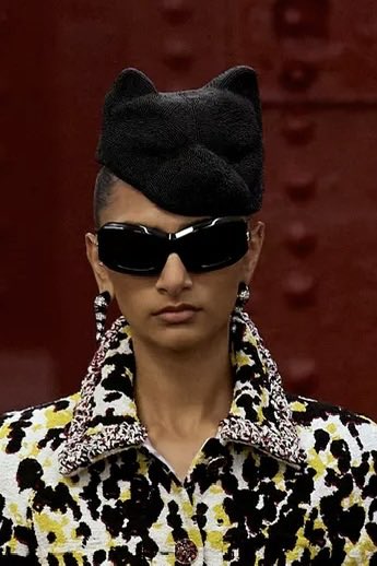 hionfashion's tweet photo. JT wearing Chanel FW26 Look 1 with Pre-Fall 26 cat hat at the SS27 show #pfw https://t.co/UZ9mtOfIhV