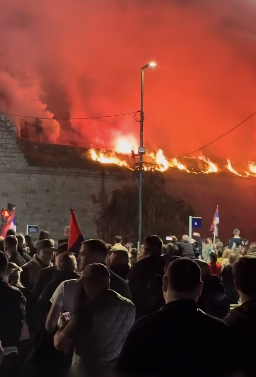 PMFNisBlokada's tweet photo. “Погледај багру, анђеле
Њихова душа је проклета
Свима су ставили амове
Себи саградили храмове
Руке им огрезле у крв!” https://t.co/edG2fwlfVv