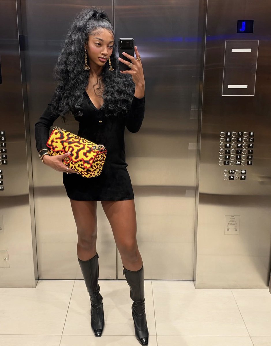 e__gsa's tweet photo. she really ate this look 😍 https://t.co/6qAaJ7Fp7O