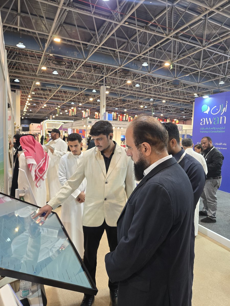 technofriend12's tweet photo. سعدنا بكل من زار جناحنا اليوم وننتظركم غدًا للتعرّف على حلولنا وتجربتها عن قرب 💚 📍 مركز جدة للمعارض والفعاليات 📅 مستمرون حتى ٧ أكتوبر #معرض_الشرق_الأوسط_للتعليم_والتدريب
#صديق_التقنية 
#أول_شات 
#أورج_تايم https://t.co/80CZ7vgdK6
