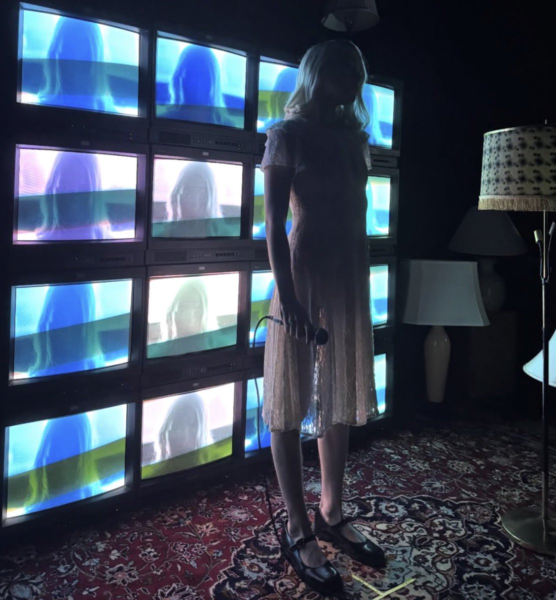 sourcebridgers's tweet photo. Phoebe via Instagram 🖤
’On Video’ music video? 👀👀👀 https://t.co/hVRLCRG0Q4