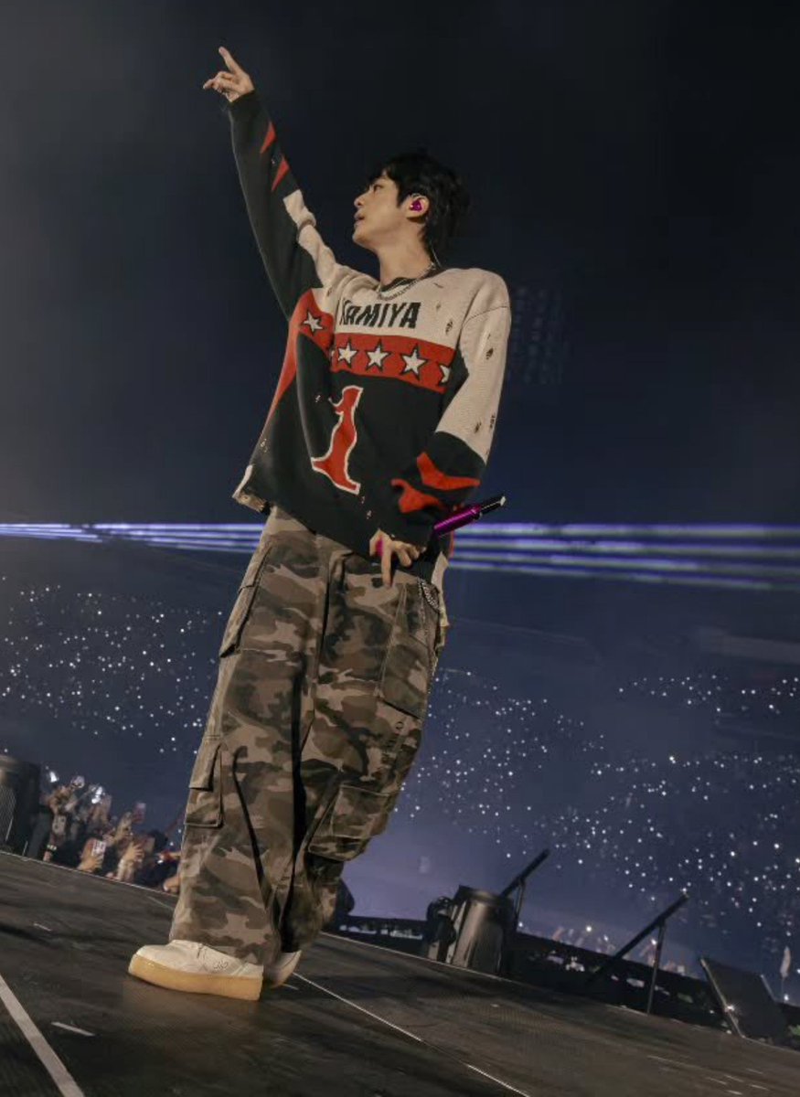 jinspam_'s tweet photo. FINALLY THESE 2 SCRUMPTIOUS OUTFITS IN FUVKING 4K !!!!! https://t.co/EVDkHE1XuH