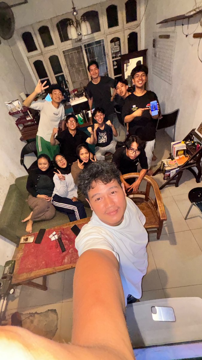 scoubydumb's tweet photo. satu satunya hal yang bisa dibanggain jd WNI di jaman ini. #TimnasDay https://t.co/BRc3XPjdao