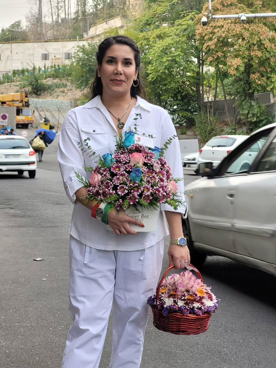POOYAJAHANDAR's tweet photo. زهره سرو، زندانی سیاسی، پس از پنج سال تحمل حبس و با پایان دوران محکومیت خود از زندان اوین آزاد شد https://t.co/Iih524df7S