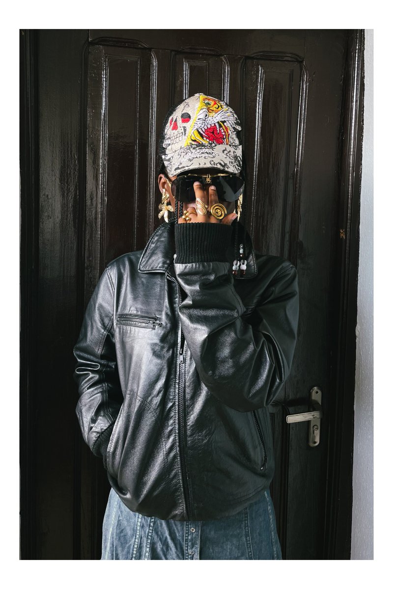 Kin_Neverseen's tweet photo. REEDAH FOR NA 26' (look 3)
stylist : ME
Glam @AdisaFareedah
Lens:ME https://t.co/hdDLW4QBSA