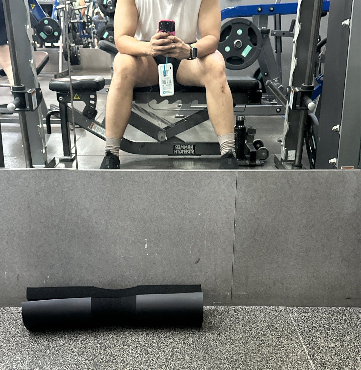 JustForFun69_3's tweet photo. Leg day
呢張相好岩有人跪係前面 https://t.co/42OQfMZkf0