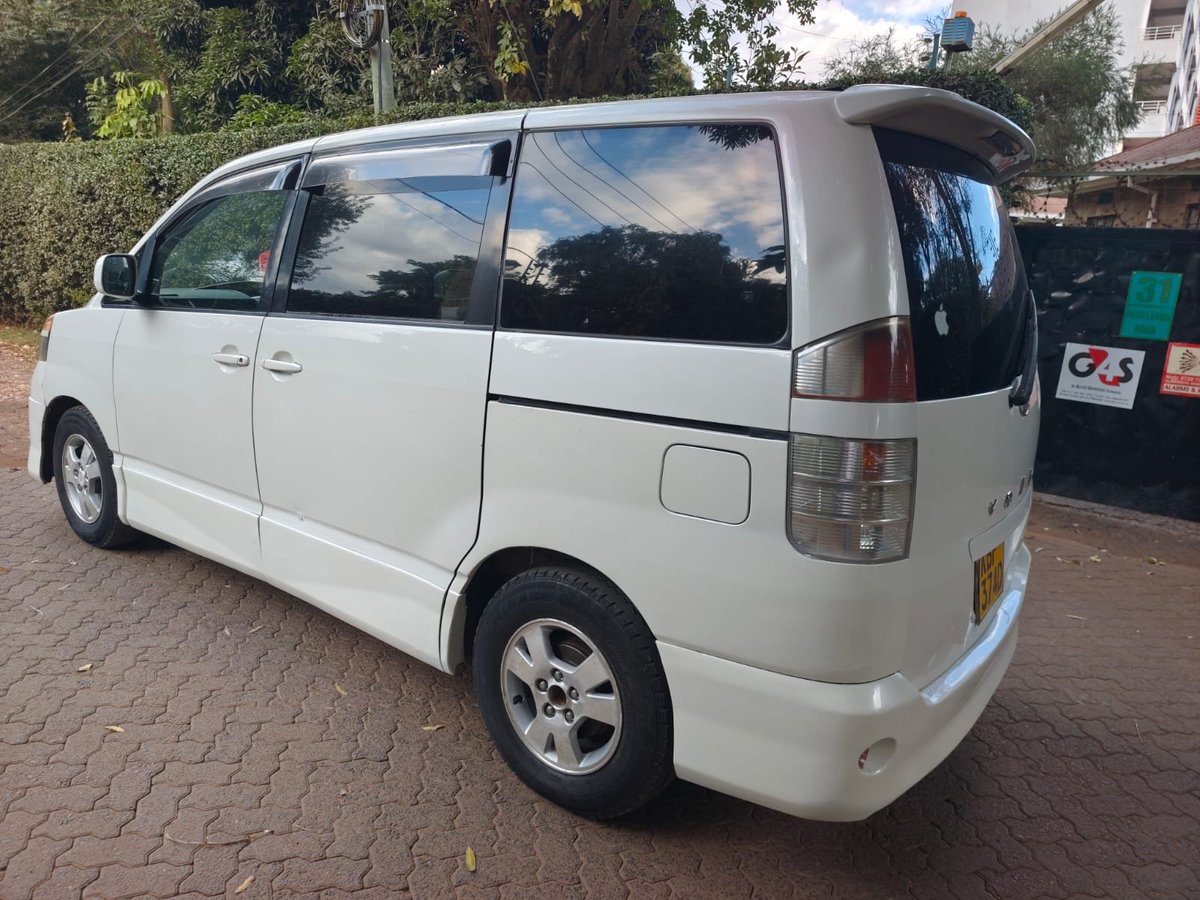 Kevoh_254's tweet photo. Some cars hua kama unicorn. This dual sunroof Toyota Voxy is up for grabs. A very healthy 2.0 petrol engine and seats 7 for those road trips.

Asking is just Ksh 695,000 or Nearest offer. 
Call or Wozzap 0710140448 tumalize hii shughli. RT. https://t.co/YjOu0OWMmm