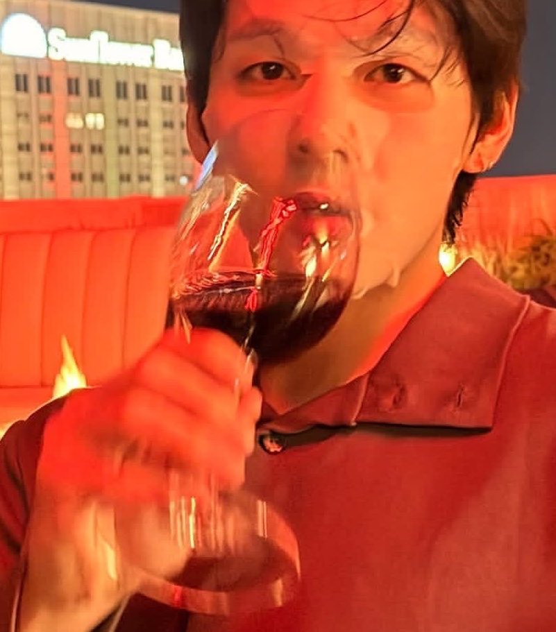 thvdiaries's tweet photo. one thing about taehyung, he will have that mask on https://t.co/oGnRImHm68