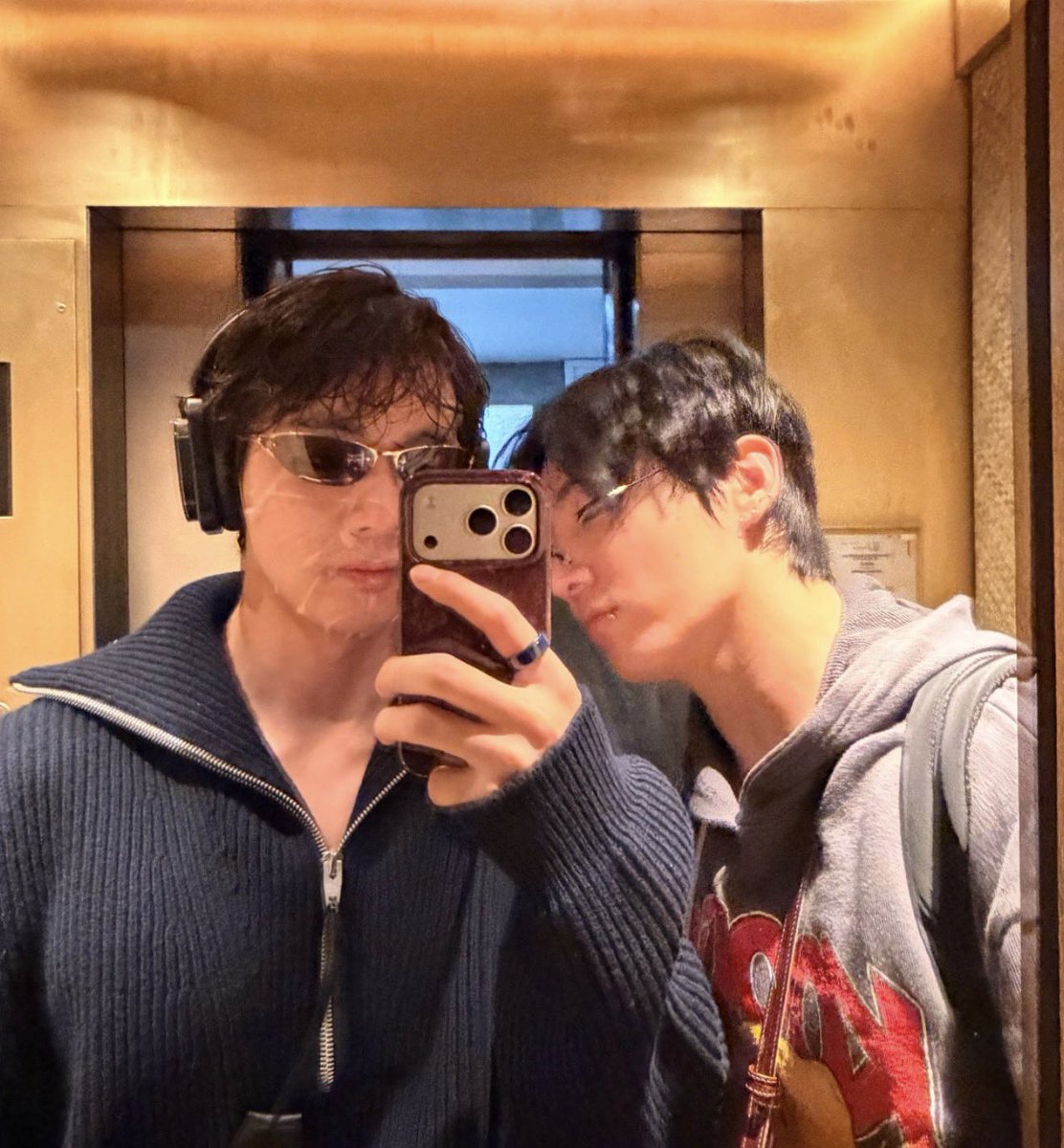 jkgldnn's tweet photo. GRAN DÍA PARA SER TAEKUKA VIVAN LOS NOVIOS🙏🏻🙏🏻🙏🏻 https://t.co/KnkoWZHSYI