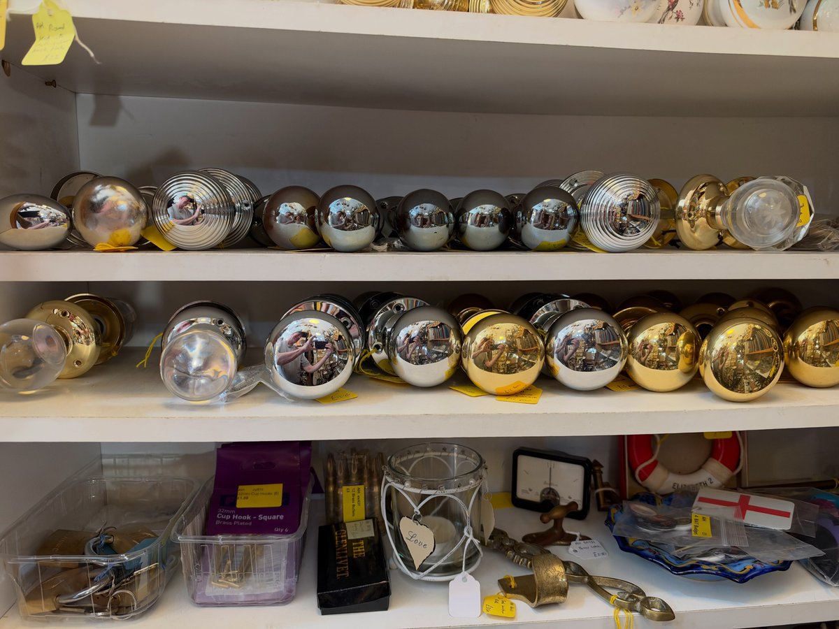 Timothy_Hughes's tweet photo. Door knobs #doorknobs #antiques #eastmolesey #knobs #furniture https://t.co/2t2vDwWFuE https://t.co/rviqjcGhx6