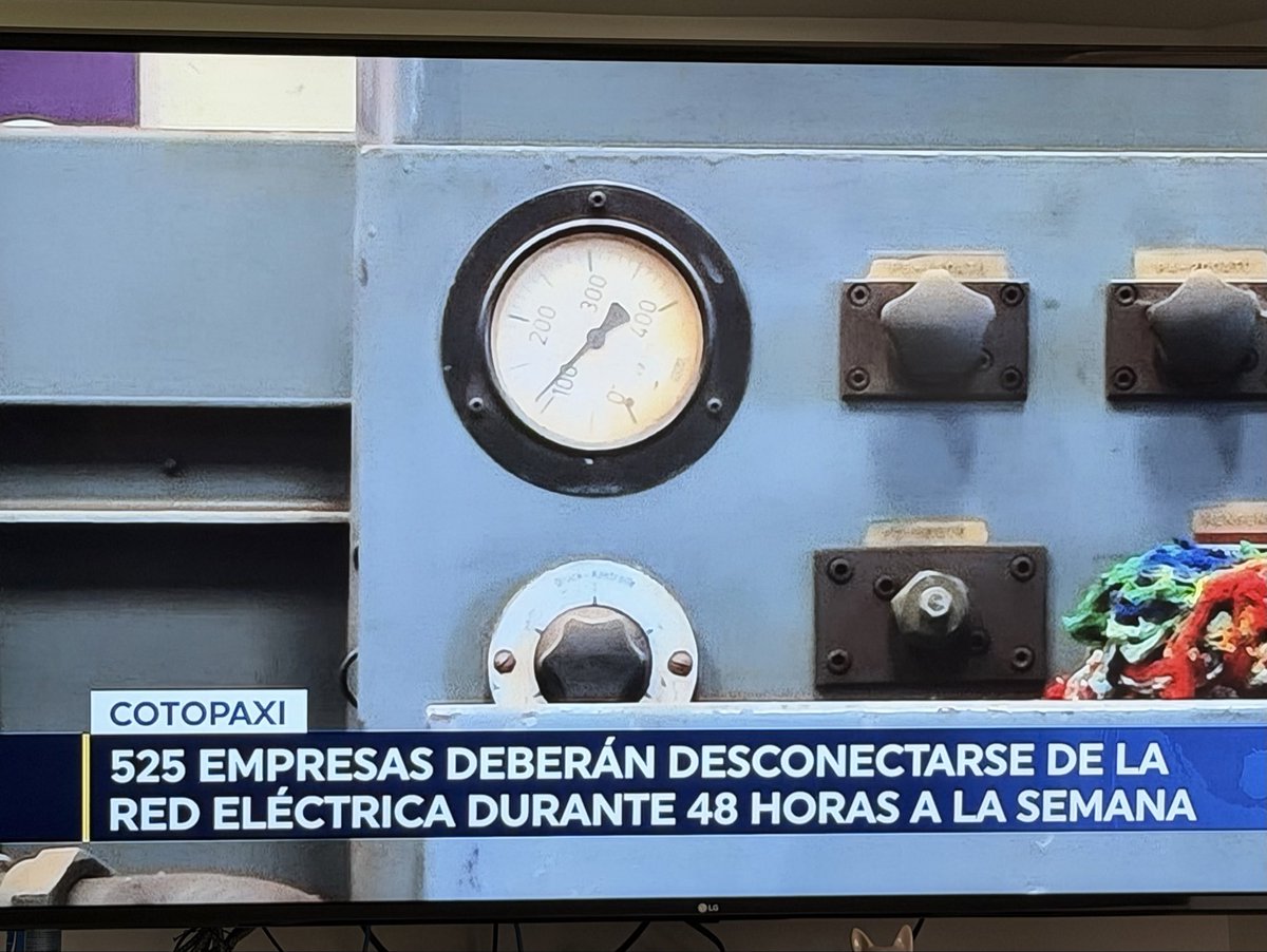 MaJosefaCoronel's tweet photo. Universidades, Centros Comerciales y 525 empresas sufren cortes de luz.
Apagan los aires acondicionados y las escaleras eléctricas para ahorrar energías. 👇🏻 https://t.co/9TnWVh25m6