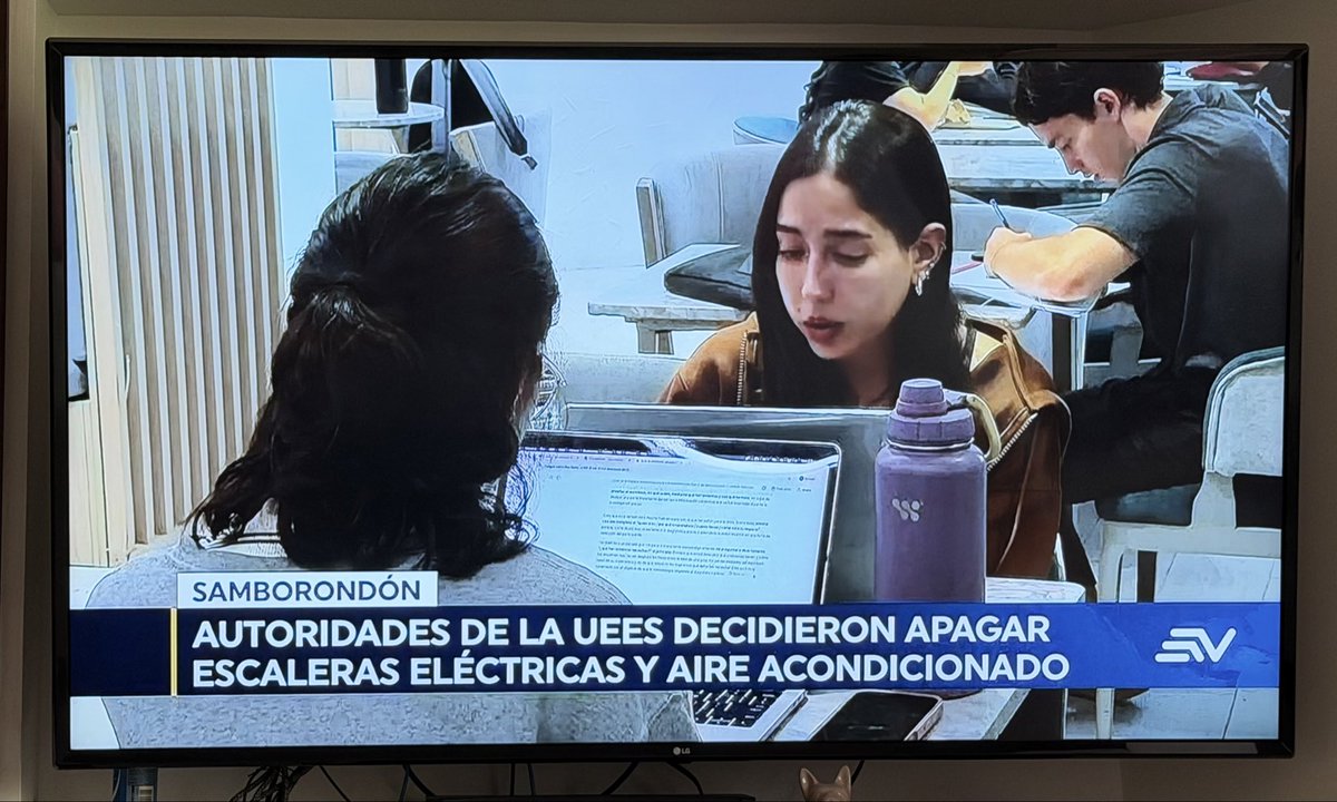 MaJosefaCoronel's tweet photo. Universidades, Centros Comerciales y 525 empresas sufren cortes de luz.
Apagan los aires acondicionados y las escaleras eléctricas para ahorrar energías. 👇🏻 https://t.co/9TnWVh25m6