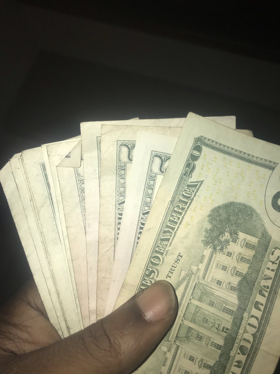 Tmillz07's tweet photo. Buy a half or buy that twat 
Ladies help me out https://t.co/6PRSEXuENa