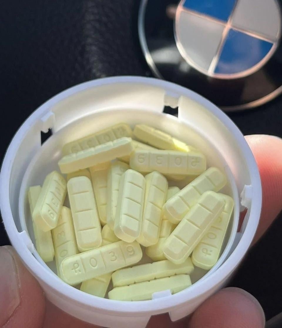 may80297604's tweet photo. Wholesale prices to all whether you are reselling or not. Come get more details in my DM https://t.co/IBPk6rPKcm