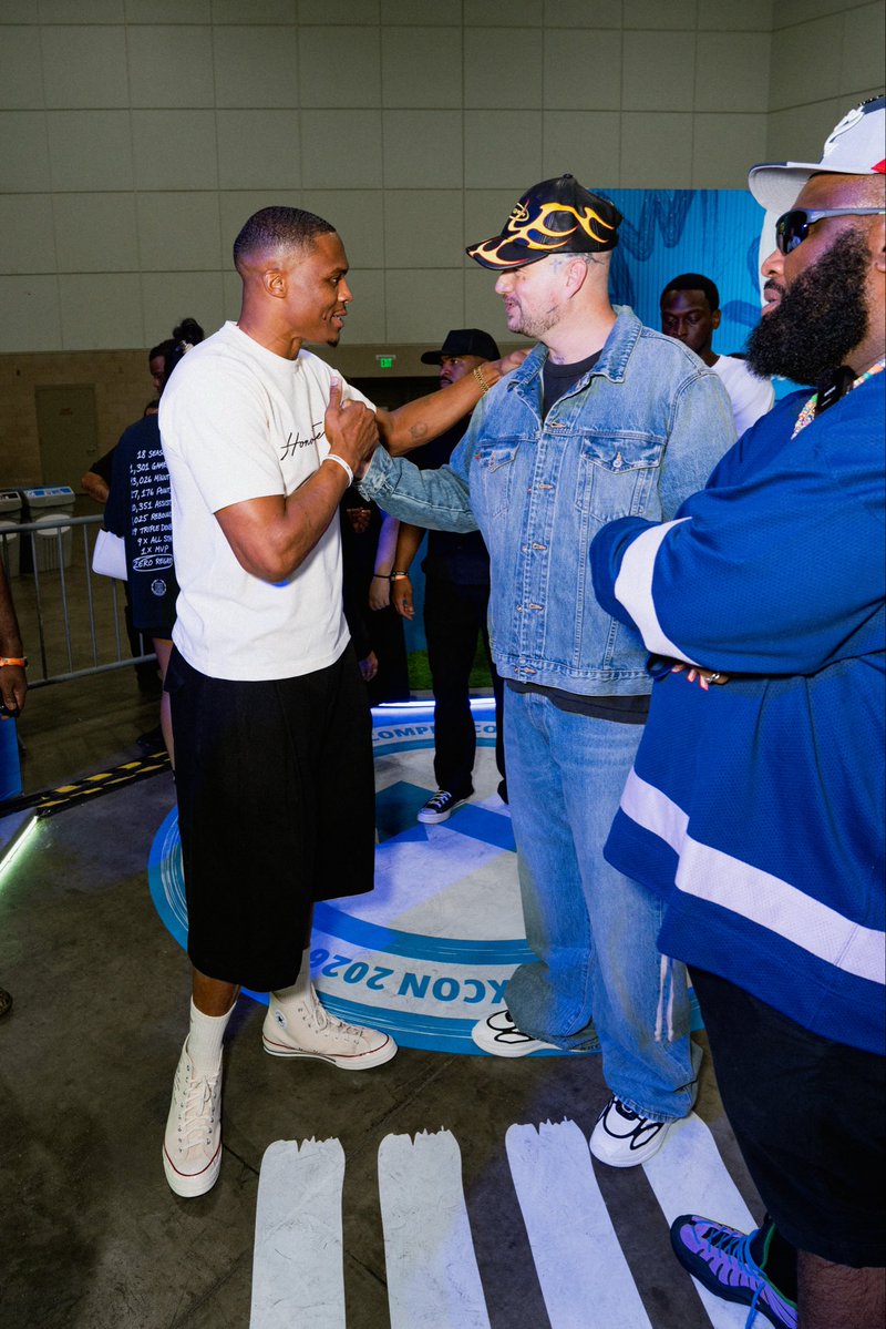 JohnGeiger_'s tweet photo. #ChasePartner Year 10 @complexcon with The @chase Freedom Family! I Appreciate Everyone Who Pulled Up, What A Great Group Of People To Sit On A Panel With &amp; Talk Streetwear &amp; Culture!! 🤞🏼🤞🏼 https://t.co/IQtLkzHQKA