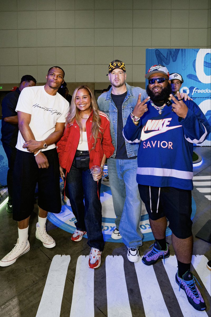 JohnGeiger_'s tweet photo. #ChasePartner Year 10 @complexcon with The @chase Freedom Family! I Appreciate Everyone Who Pulled Up, What A Great Group Of People To Sit On A Panel With &amp; Talk Streetwear &amp; Culture!! 🤞🏼🤞🏼 https://t.co/IQtLkzHQKA
