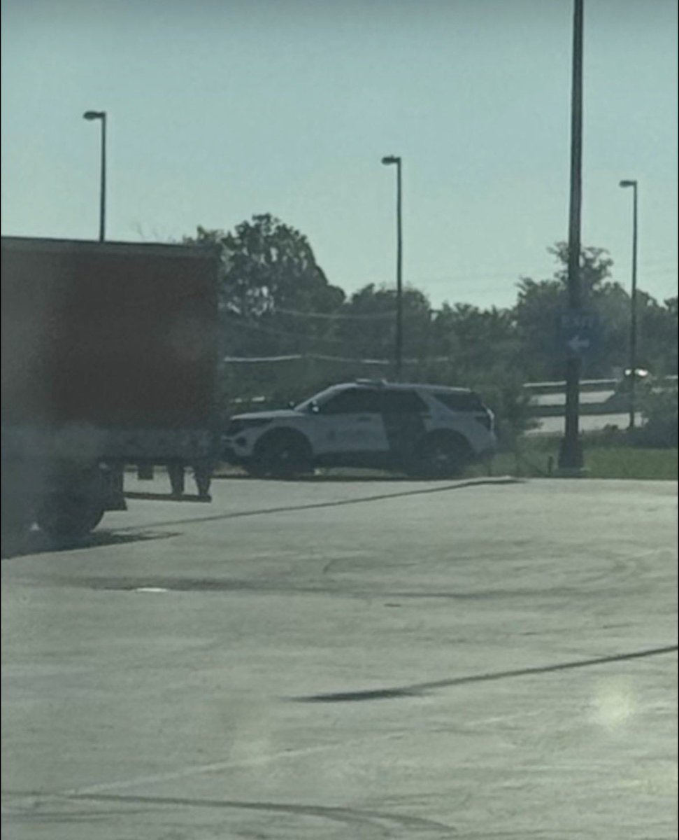 NODAWOLF's tweet photo. Border Patrol spotted in Toledo, Ohio checking Uzbek truck drivers https://t.co/HQ8R9dC1rP